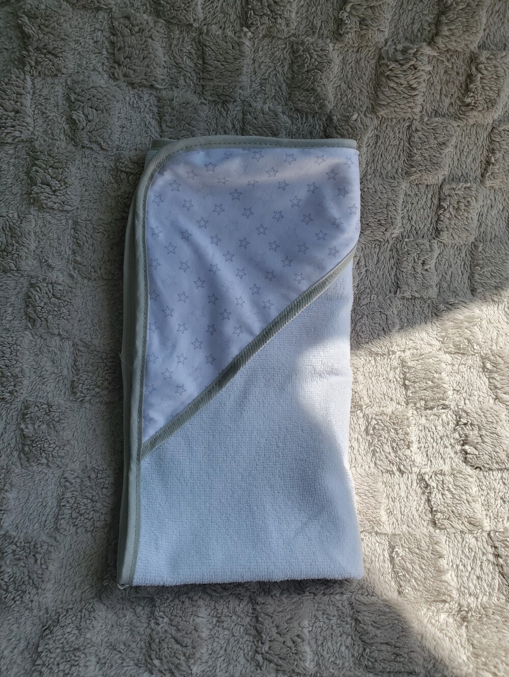 ✨Baby Hooded Towel - White with Light Gray Stars✨